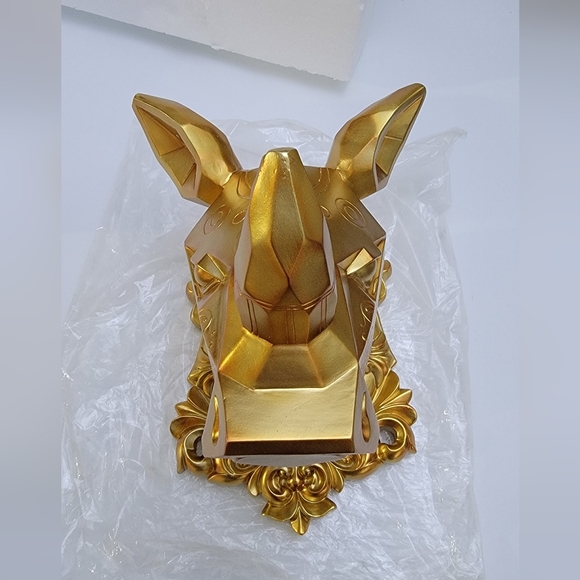 3D Gold Rhino Head Wall Art – Resin Animal Sculpture | Home Decor Accent - Picture 4 of 8